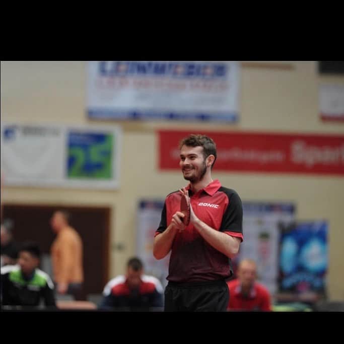 サム・ウォーカーのインスタグラム：「Flying to Germany this morning for the start of pre season! 🏓😀 #donic」