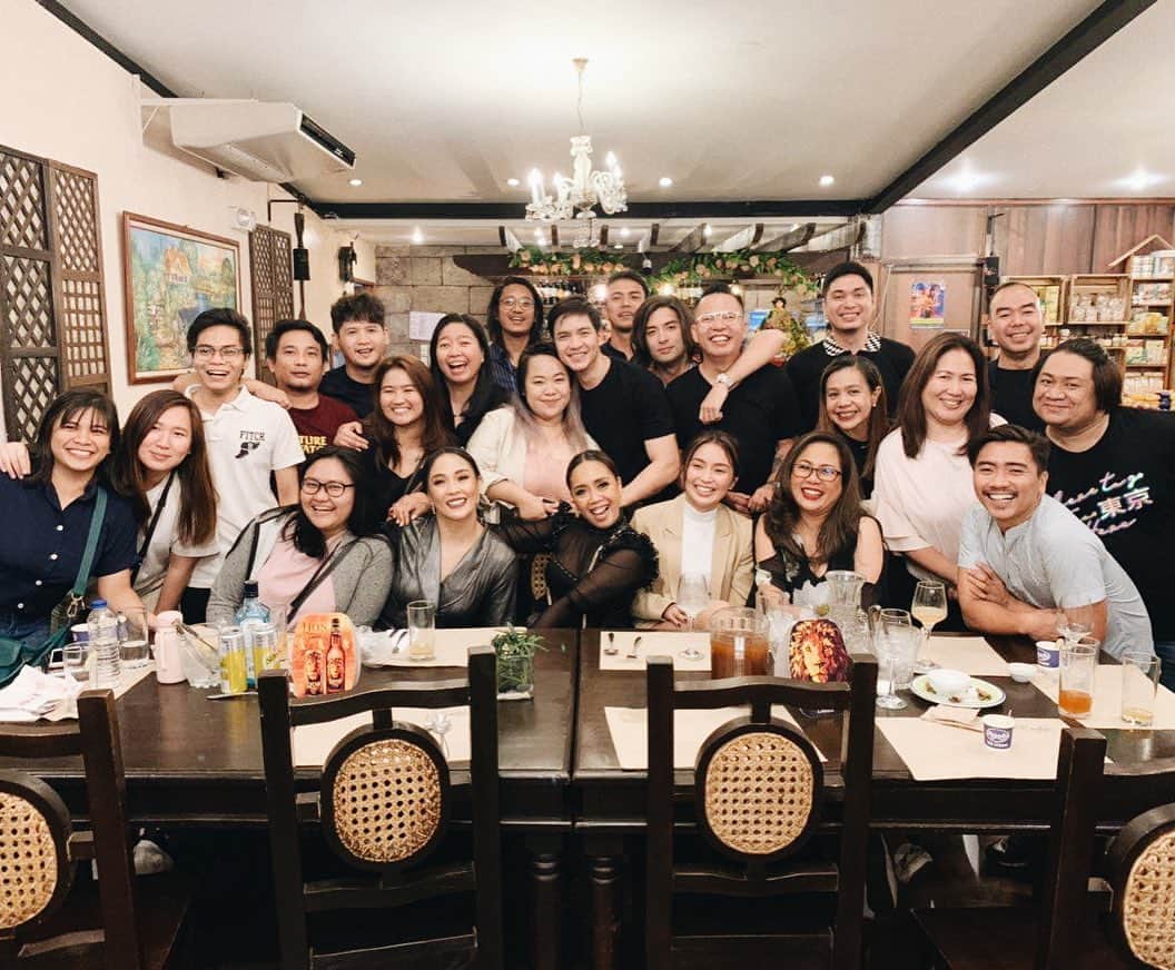 Kathryn Bernardoさんのインスタグラム写真 - (Kathryn BernardoInstagram)「My heart is overflowing with JOY! ❤ This movie is built with so much love, effort, and passion. So proud of this amazing team that’s been working hard since day one up until the premiere night just to make all of this possible! We can’t wait for the world to finally witness the story of Joy and Ethan. Today is the day!! #HelloLoveGoodbye is now showing in over 350 cinemas nationwide! ❤」7月31日 14時40分 - bernardokath