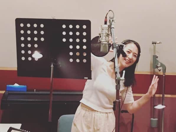 のインスタグラム：「今日はとあるレコーディング😄🎙🎧✨」
