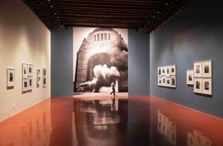 POPEYE_Magazineさんのインスタグラム写真 - (POPEYE_MagazineInstagram)「数が多すぎて回りきれないメキシコシティの美術館。中心部にある写真美術館は、民衆の視点から生活や社会を捉えた作品が多く、'68年のメキシコオリンピックへの反対運動と政府による弾圧の写真を見て、来年の東京のことを、なんとなく思った。#popeyemagazine　#vivamexico」7月31日 15時00分 - popeye_magazine_official