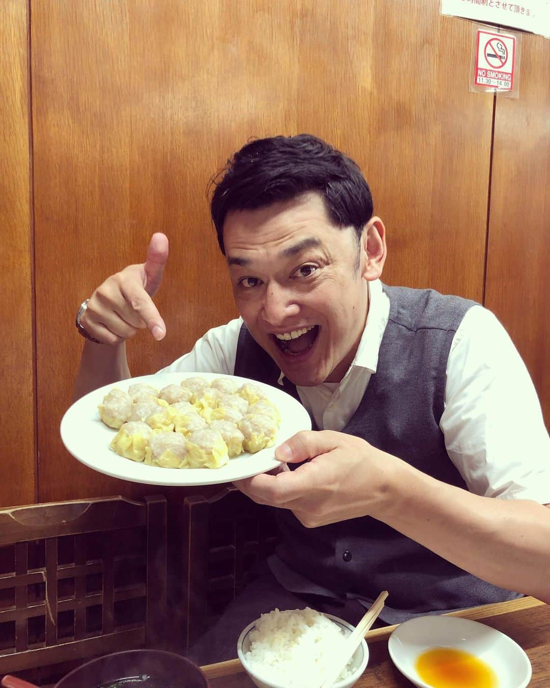 岩橋良昌さんのインスタグラム写真 - (岩橋良昌Instagram)「久しぶりの一芳亭 #やっぱりうまい #焼売 #てつじさん #シャンプーハット #ごちそうさまでした」7月31日 14時54分 - maeeeeen1084