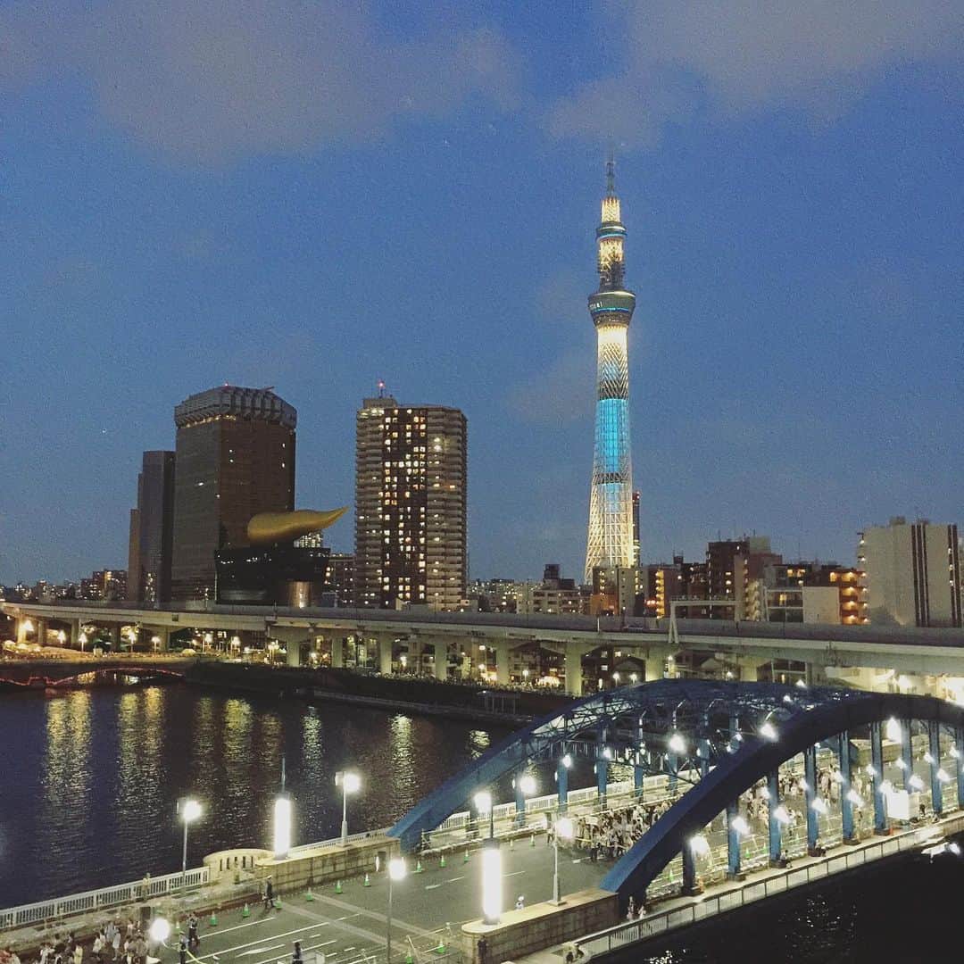 階上実穂さんのインスタグラム写真 - (階上実穂Instagram)「見慣れた景色も今年で最後🌃✨✨ 嫌なこともたーくさんあったけどここ1年ぐらいは平和に過ごせたなぁ♩¨̮⑅* 新たな地で彼と一緒にワクワクするようなこと始めます🙌💕」7月31日 14時55分 - miho_ishigami