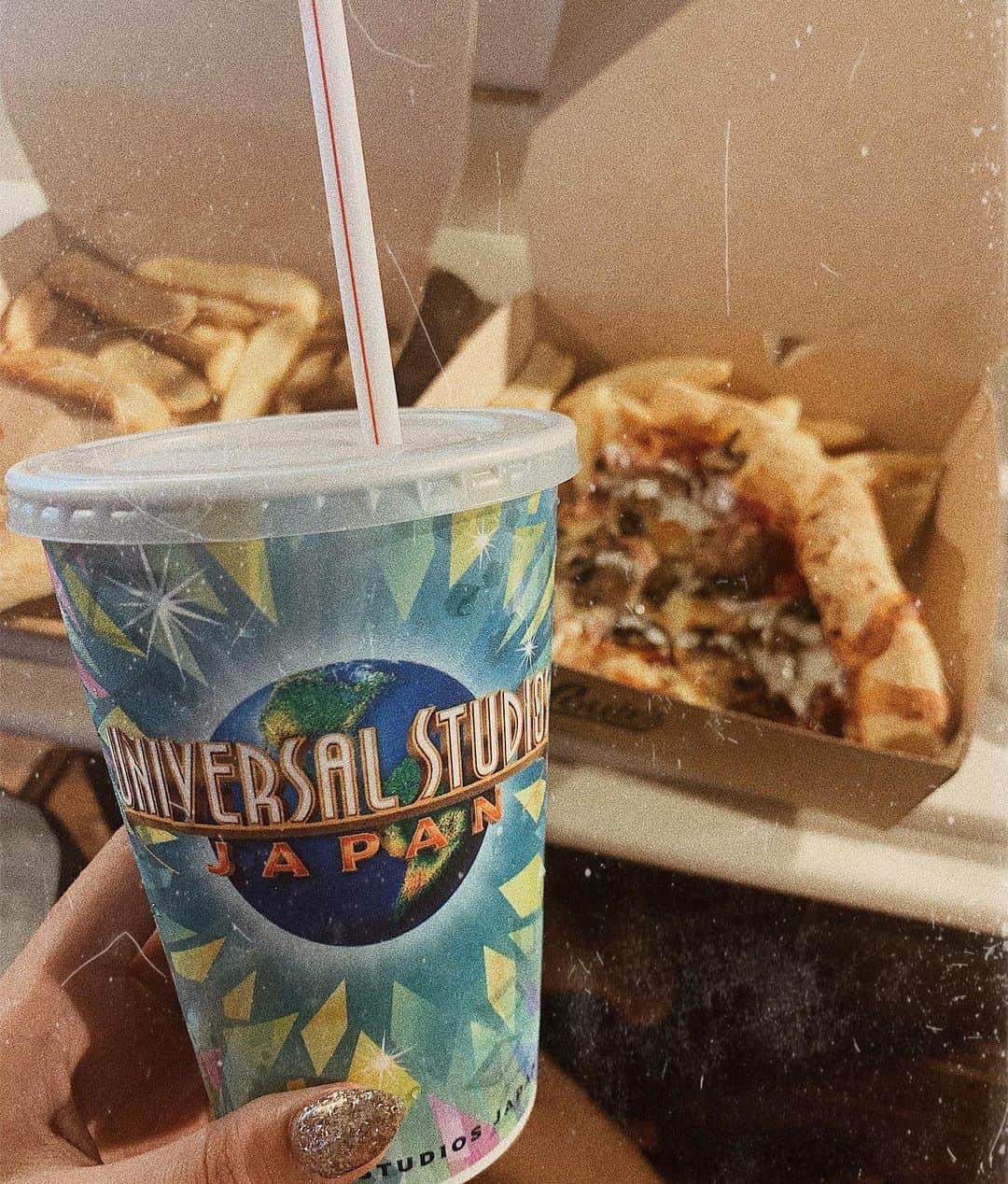 Airi Shibuyaのインスタグラム：「初ユニバ🌍❤️ . 暑すぎるけどたのしい〜😽😽 . #usj#universalstudiosjapan#ユニバ#ユニバーサル」