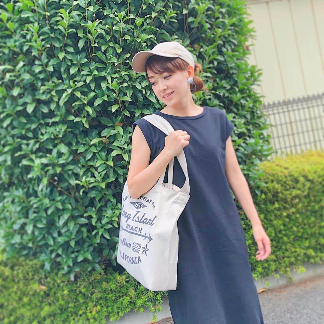 のインスタグラム：「皆さま✨本当に沢山のお誕生日メッセージ、ありがとうございました🥺 40歳にもなって、こんなに祝福して頂けるとは思いませんでした☺️ 40歳…もうそんなに年齢を重ねたのか😅と改めて実感（笑）🤣 まだまだ中身は子供で恥ずかしいのですが😅身体は衰える一方でして😅老化と戦う日々🤣 もっと若い時に色々気をつけておけばよかったよーっ😭 中からも🍴外からも👩色々気をつけなくては‼️ 2枚目は息子からのバースデープレゼント🎁✨ 私に大好きなアンデスのチョコレート🍫とハーブののど飴☺️ #岡部玲子 #子育て #主婦 #アラフォーママ  タレント #レポーター #ママファッション #9歳息子 #バースデープレゼント #感謝 #大好き #アンデス #チョコレート #mama #takent #reporter #instagood #f4f #mamafashion #japanese #40yearsold #birthday #birthdaypreasent #thankyou #love #smile」