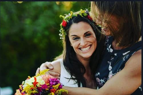 コートニー・トンプソンのインスタグラム：「I have a hero and she got married. What a beautiful day celebrating @kellmcd and the love of her life! Balloon tosses and the cutest vowels ever, beyond grateful for this one! @coreyfoxphotography Thanks for these gems!」