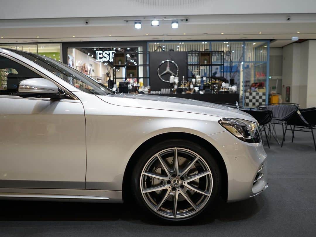 Mercedes-Benz Thailandさんのインスタグラム写真 - (Mercedes-Benz ThailandInstagram)「บรรยากาศมหกรรม Mercedes-Benz StarFest 2019 ที่ยกขบวนยอดยนตรกรรมจาก Mercedes-Benz และ Mercedes-AMG มาให้สัมผัสกันอย่างใกล้ชิดได้ด้วยตัวคุณเอง ณ ศูนย์การค้าเซ็นทรัลพลาซา เวสต์เกต ชั้น 1 ตั้งแต่วันที่ 30 ก.ค. 2562 – 5 ส.ค 2562  ข้อมูลเพิ่มเติมคลิก https://www.mercedes-benz.co.th/StarFest2019  #ThaAllStarExperiences #StarFest2019 #MercedesBenzStarFest2019 #MercedesBenz #MercedesBenzThailand」7月31日 15時32分 - mercedesbenzthailand