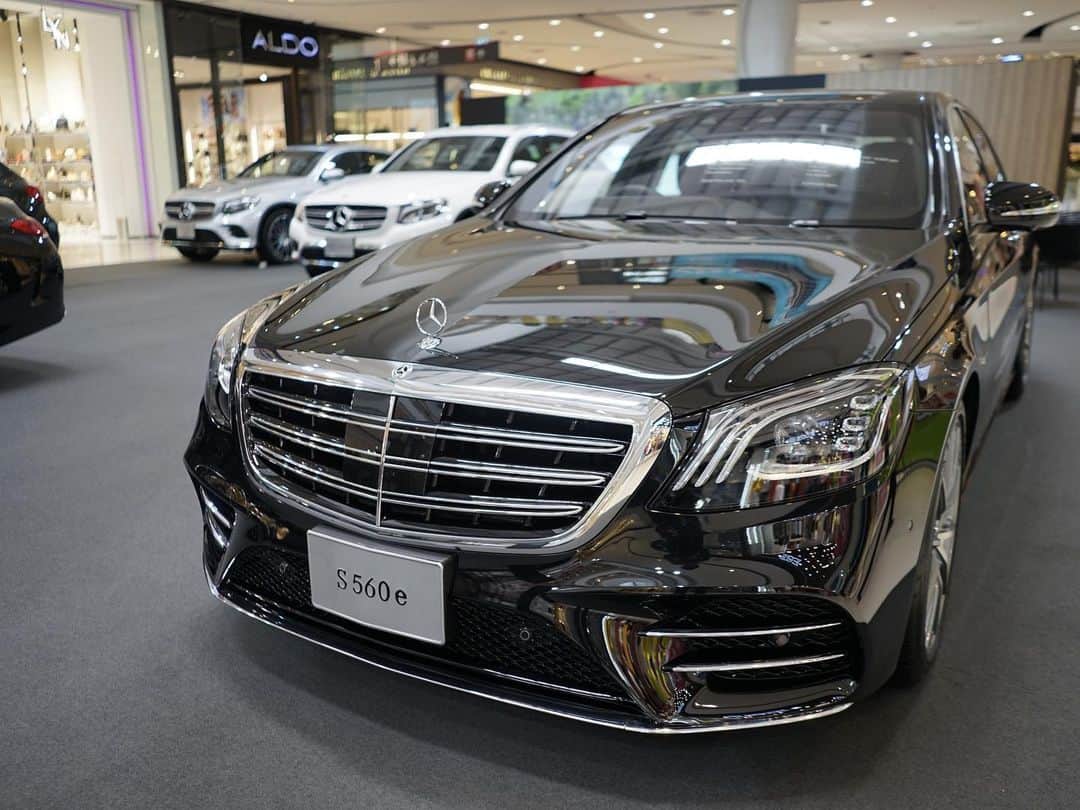 Mercedes-Benz Thailandさんのインスタグラム写真 - (Mercedes-Benz ThailandInstagram)「บรรยากาศมหกรรม Mercedes-Benz StarFest 2019 ที่ยกขบวนยอดยนตรกรรมจาก Mercedes-Benz และ Mercedes-AMG มาให้สัมผัสกันอย่างใกล้ชิดได้ด้วยตัวคุณเอง ณ ศูนย์การค้าเซ็นทรัลพลาซา เวสต์เกต ชั้น 1 ตั้งแต่วันที่ 30 ก.ค. 2562 – 5 ส.ค 2562  ข้อมูลเพิ่มเติมคลิก https://www.mercedes-benz.co.th/StarFest2019  #ThaAllStarExperiences #StarFest2019 #MercedesBenzStarFest2019 #MercedesBenz #MercedesBenzThailand」7月31日 15時32分 - mercedesbenzthailand