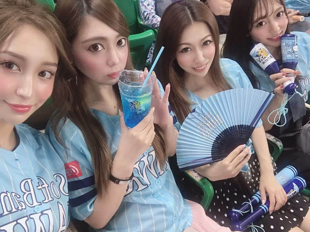 美沙さんのインスタグラム写真 - (美沙Instagram)「2019.07.26 すきぴ達と鷹の祭典💙💙 しかし負け😂💦 . 負けをなかったことにするくらいのセレモニーもすごかったけど。笑 . 8月はあんまりヤフオクでないからある日は沢山行こーっと。 私友達いないからみんなまた付き合ってね☺️笑 . #baseball #野球 #プロ野球 #野球観戦 #⚾️ #鷹の祭典 #鷹の祭典2019 #🦅 #💙 #千葉ロッテマリーンズ #福岡ソフトバンクホークス #sbhawks #野球観戦friend #野球女子 #インスタ野球女子 #野球好きな人と繋がりたい」7月31日 15時43分 - misa0623r