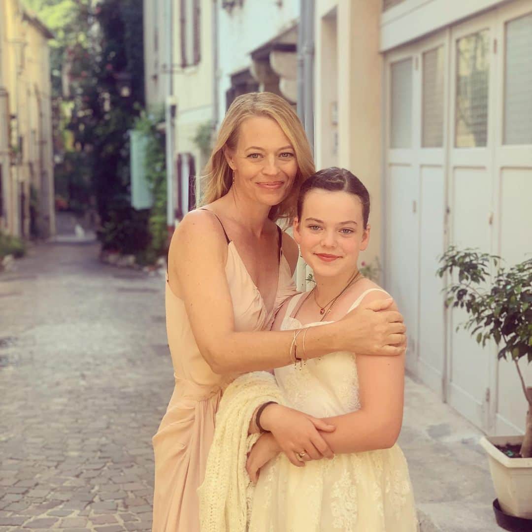 ジェリー・ライアンのインスタグラム：「One last adventure with my not-so-little Little Pea before she starts middle school. (Whaaaat?!?) How quickly time flies... #stillmybaby #cotesdazur #girltime」