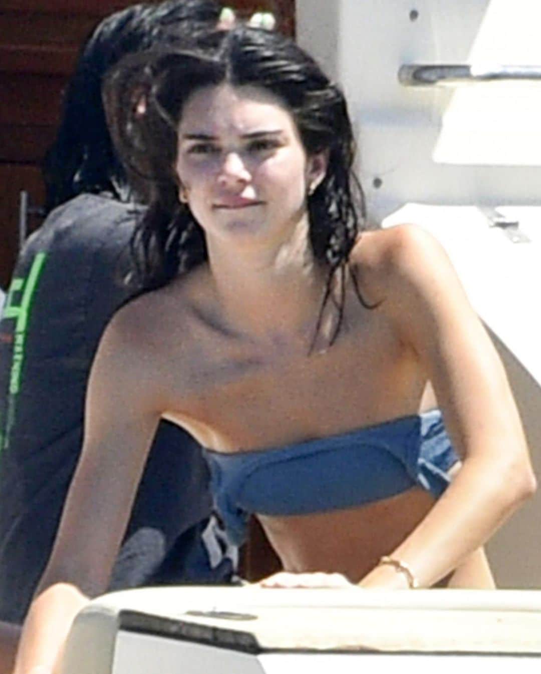 Just Jaredさんのインスタグラム写真 - (Just JaredInstagram)「@kendalljenner sports a blue bikini while enjoying a day out on a yacht! #KendallJenner Photos: Backgrid」7月31日 15時54分 - justjared