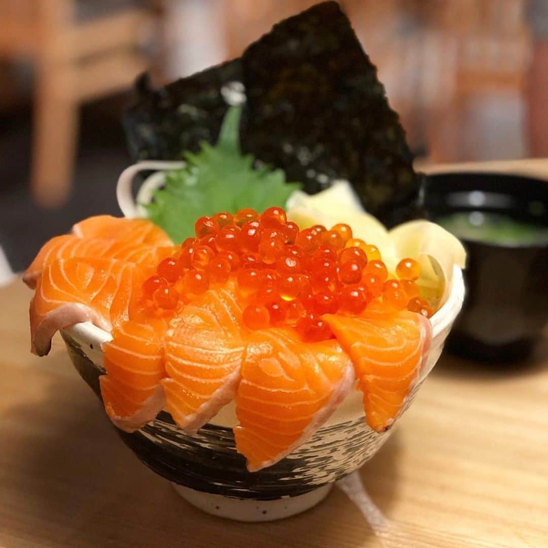 ワイキキ横丁さんのインスタグラム写真 - (ワイキキ横丁Instagram)「@goldencalimom_eats さんからの素敵なお写真ありがとうございます✨横丁での日本食を楽しんでいただけたら何よりです！アロハ！  #ワイキキ #ハワイ情報 #ハワイグルメ #ハワイフード #ハワイ好き #ハワイライフ #ハワイ生活 #オアフ島 #美味しい #日本食 #横丁 #女子旅 #男子旅 #家族旅行 #ワイキキ横丁#ワイキキ横丁 #ハワイ旅行 #ハワイランチ #ハワイディナー #ハワイ限定 #ハワイ居酒屋」7月31日 15時57分 - waikikiyokochojp