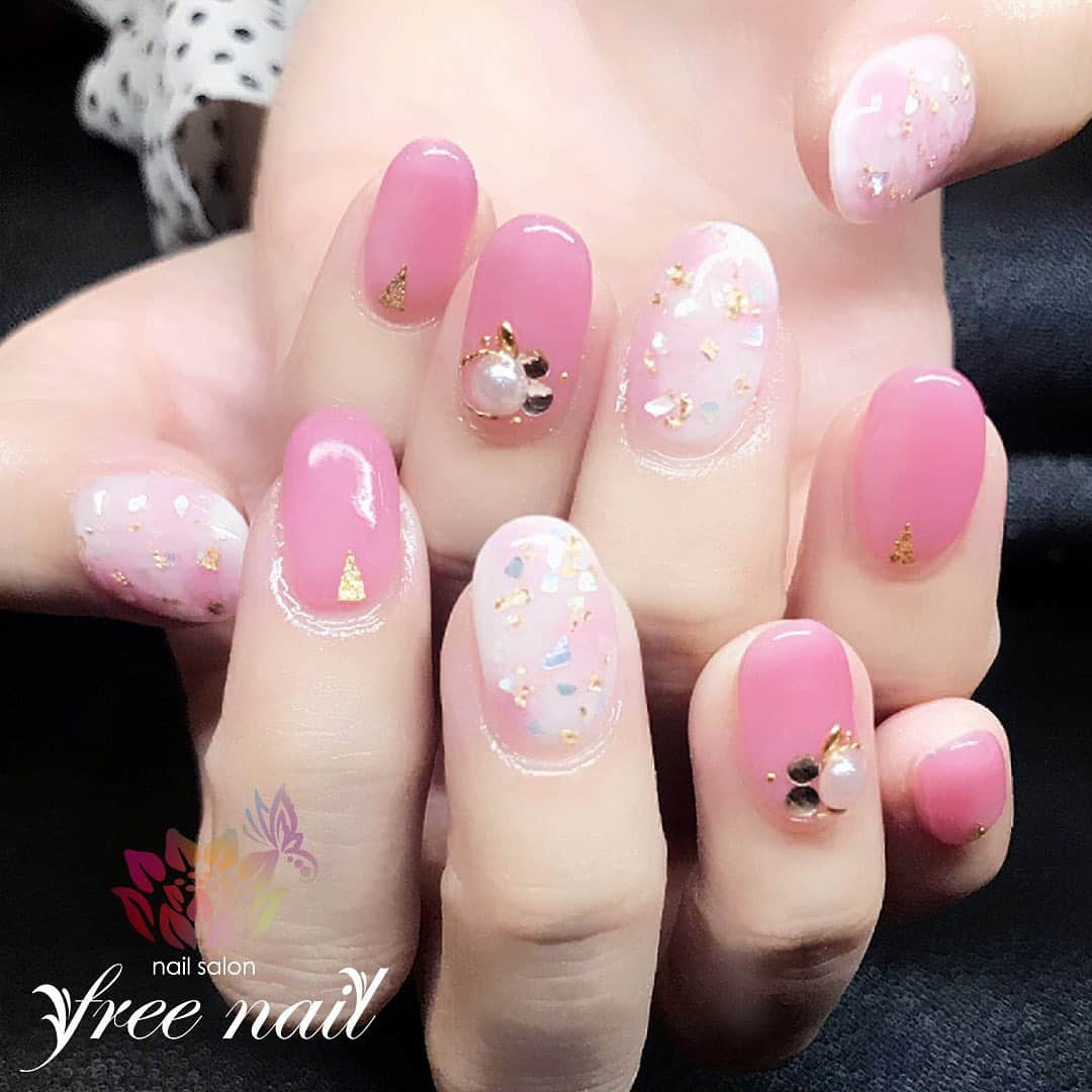 ネイルアーティストRYさんのインスタグラム写真 - (ネイルアーティストRYInstagram)「. ピンクニュアンスネイル💅🏻💗✨ . プルルンピンク💗✨ . #ネイリスト #ネイルアーティスト #ネイルアート #ネイルチェンジ #ネイルサロン #自宅ネイルサロン #大阪ネイルサロン #ネイルパーツ  #ネイルスクール #ネイル動画 #ジェルネイル #ネイルデザイン #ニュアンスネイル #クラッシュシェル #シェルネイル #ストーンネイル #パールネイル #ピンクネイル #デザインネイル #トレンドネイル #シンプルネイル #上品ネイル #モテネイル #美爪ネイル #夏ネイル #サマーネイル #美甲 #日式美甲」7月31日 16時09分 - nail_artist_rm