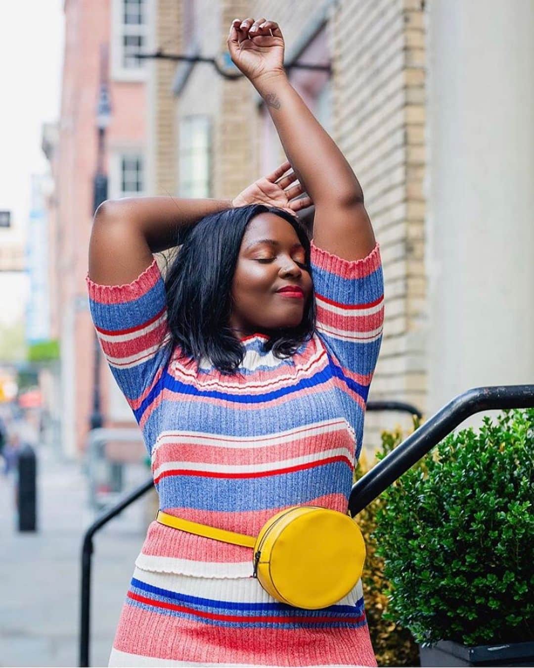 のインスタグラム：「Popping pastels? ✅ Trendy accessories? ✅ Good vibes? ✅ @inspiredbyj is ticking all the boxes with this outfit! #HM #HMxME #regram  Skirt: 0751390001 Shirt: 0751387001」
