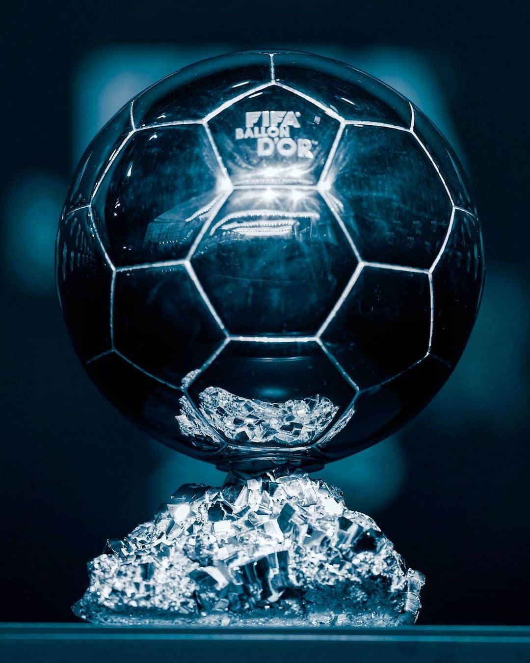 UEFAチャンピオンズリーグさんのインスタグラム写真 - (UEFAチャンピオンズリーグInstagram)「Who will get their hands on this in 2019? 🏆🧐」7月31日 16時25分 - championsleague