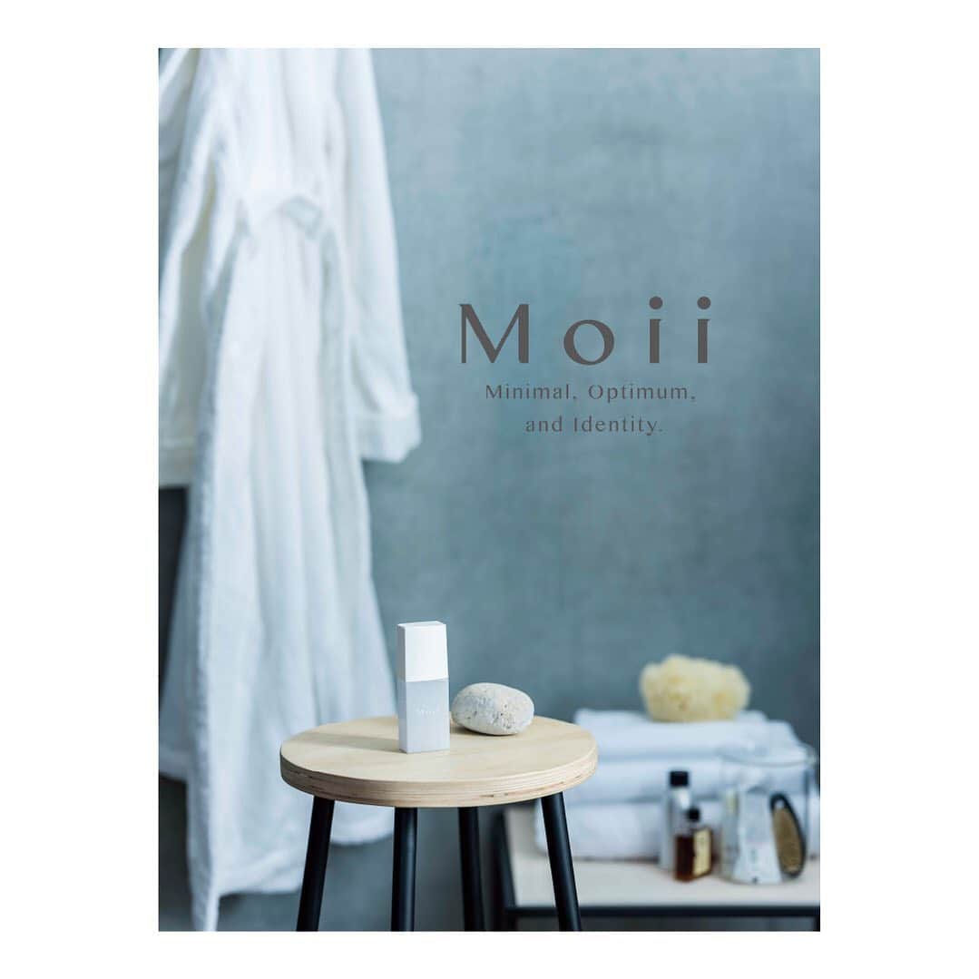 Moii／モイさんのインスタグラム写真 - (Moii／モイInstagram)「- information - 新製品のご案内  2019.09 debut Moiiシリーズに待望の髪の集中美容液 「Moii conc」が登場！ ---------------------------------- Moii conc More nude モイ コンク モアヌード <ボディ・ヘアトリートメントミルク>  ノスタルジックフローラルの香り  自然由来成分100% シリコーンフリー BODY/HAIR/HAND ---------------------------------- - 髪の内部補修に特化 - コーティングするのではなく、内側からしっかりと補修。 潤いを抱え込み、タフで美しいやわらかな質感の髪に。 ---------------------------------- Use for ・ダメージで毛先がひらく方 ・ドライ時に髪が熱く感じる方 ・オイル系のアイテムが苦手な方 ---------------------------------- そのまま手肌のケアにおお使いいただけます⁂  詳細はprofileのURLをclick ☝ お楽しみに♥ −−−−−−−−−−−−−−−−−−−−−−− #Moii #lebel #モイ #ルベル #新商品 #新製品 #サロン専売品 #美容液 #セラム #結合水 #サロンモデル #サロンスタイル #ヘアスタイル #ヘアセット #ヘアアレンジ #ヘアスタイリング #スタイリング #スタイリング剤 #ヘアトリートメント #ナチュラルコスメ  #ヘアミルク #ヘアフレグランス #ナチュラル #自然由来 #ヘアサロン #美容室 #美容学生 #タカラベルモント」7月31日 16時25分 - moii_lebel