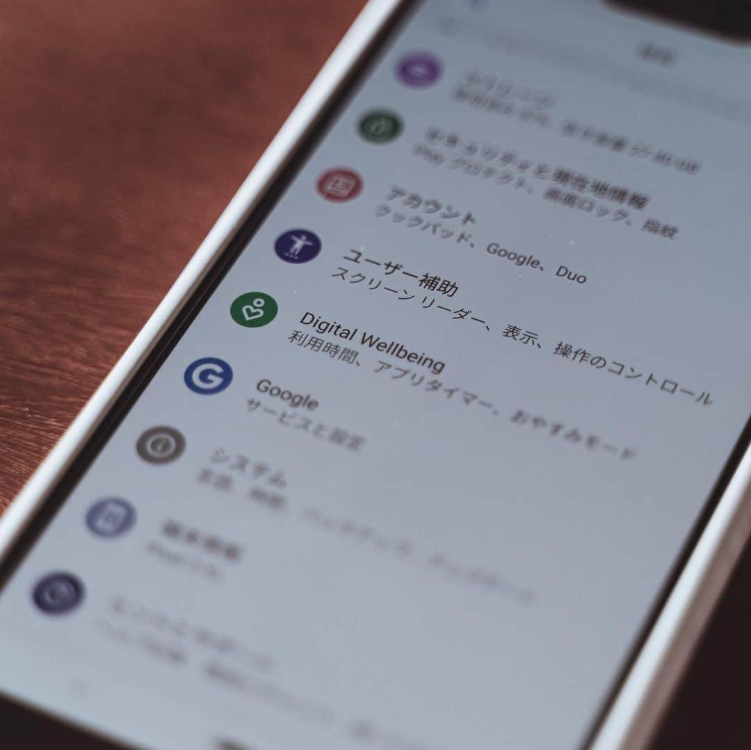 市川渚さんのインスタグラム写真 - (市川渚Instagram)「@spurmagazine column vol.87 👉 Let's think about our relationships between digital technology and a better life. It's #digitalwellbeing. I think tech gives us much more possibilities to thrive! ﻿Link in bio. ﻿ ﻿ ﻿ ﻿ スマホやSNSとの付き合い方に悩んでいる、なんて声もよく耳にする昨今ですが、今回の @SPUR_magazine 連載では先週タイのサムイ島で開催されたGoogleのイベント #digitalwellbeingsummit について書いてみました。﻿ ﻿ ﻿ 普段から個人的にも新しいものに対しては否定から入るのではなく、まずは受け入れてみることを心がけているのですが、それはスマホやさまざまなテクノロジーに対しても同じで、よく耳にする"デジタルデトックス"＝断絶してみるみたいなのもなんだか違うな？と違和感を思っていたところ、人それぞれの習慣を顧みながら、否定ではなく、人生を豊かにしていくためのデジタルとの関係性を考えていく #デジタルウェルビーイング の考え方はとてもしっくりくるものでした。﻿ ﻿ ﻿ 今後も継続して考えていきたいし、これからの時代を生きゆく人々にかかせなくなるスキルのひとつになるはず。 ﻿ ﻿ 記事はプロフのリンクから読めます😊﻿ ﻿ ﻿ #digitalwellbeing#市川渚のデジタルスタイリッシュライフ#spurmagazine#google#googleapac #kosamui#samuiisland#kosamuiisland#sixsenses#sixsensessamui #nagikotrip#a7iii#sonya7iii#sonyalpha7iii#sonya#sonyalpha#tamron#tamron2875#tamrona036」7月31日 16時36分 - nagiko