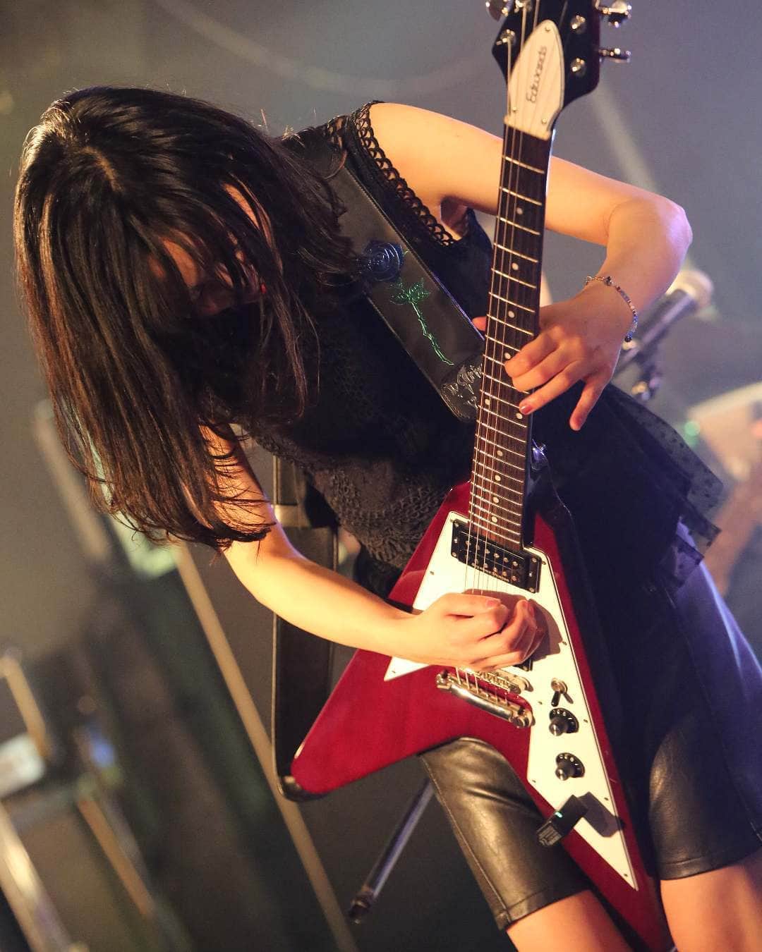 Yukiさんのインスタグラム写真 - (YukiInstagram)「✌🎸 #D_Drive  #yuki #flyingV #edwards #guitar #rock #metal #photo #onthestage #liveshow #marshall #esp」7月31日 16時29分 - d_drive_gt_yuki