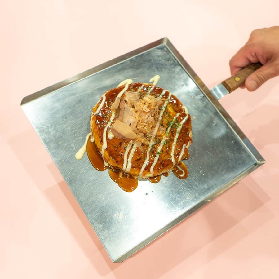 のインスタグラム：「﻿ ﻿ #チーズ好き 必見！🤤🤤❤﻿ ﻿ 北海道産🐮フレッシュカマンベールをまるごと一個入れたミルフィーユ焼き🧀💓﻿ ﻿ とろ〜りチーズがあふれるドキドキと濃厚な味わいに幸せいっぱい🙏🙏😭💕﻿ ﻿ 大好きな友達とワイワイ食べたいごはんだね♪♪﻿ ﻿ ﻿ ﻿ ＊まるごとカマンベールのミルフィーユ焼　¥1,580+tax﻿ ﻿ ﻿ ﻿ ------------------------﻿ 新宿 ぱすたかん﻿ 新宿ミロード　8F﻿ 11:00～23:00﻿ 03-3349-5859﻿ ------------------------﻿ ﻿ #カロリーは気にしない#まるごとカマンベール#たまには贅沢#新宿でお好み焼き#でも美味しい#お好み焼き#みんなでワイワイ#🧀 #ダイエットは明日から#北海道って美味しい#チーズ大好き#チーズ#とろーり#とろとろ#濃厚#カマンベールチーズ#新宿グルメ#新宿ディナー#新宿ランチ#新宿女子会#女子会#新宿ミロード#新宿#shinjuku#shinjukustation#tokyoshopping」