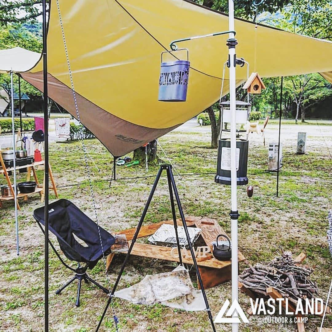 VASTLANDさんのインスタグラム写真 - (VASTLANDInstagram)「【VASTLAND×REPOST】 . .. オシャレなサイトだなぁーとInstagramを眺めておりましたら、なんとっVASTLANDのヘキサタープではありませんかっ⛺️✨w . ありがとうございますっ📸 . ナチュラルなバイカラー仕様なのでお手持ちの道具⛺️などとも相性が良くなるハズ👍 . 現在在庫切れを起こしてしまっていますが入荷しましたらSNS、VASTLAND公式HPなどでアナウンスさせて頂きますっ✨✨ . オシャレ投稿誠にありがとうございました😊🌈 . .. Photo by  @teruo.teruo 様 . .. VASTLAND公式アカウントでのリポスト希望の方は【#VASTLANDリポート】を付けてVASTLAND製品をご投稿ください！ . .. ・掲載ギア・ #ヘキサタープ . .. ▲▽掲載ギアはプロフィールのリンク（ @vastland.jp )もしくは、画像をタップしてチェック！▽▲ . .. ※コメントやDMに返信できない場合がございますので、製品やサポートに関するお問い合わせは、弊社問い合わせフォームからよろしくお願いします。 . .. #VASTLAND #ヴァストランド #テント #テント泊 #タープ #タープ泊 #キャンプ #camp #camping #キャンプ好きな人と繋がりたい #キャンプギア #キャンプ道具 #キャンプ用品 #ソロキャンプ #デイキャンプ #ファミリーキャンプ #ファミキャン #グルキャン #ソロキャン #オートキャンプ #キャンプ女子 #キャンプ初心者 #キャンパー #キャンプ好き #アウトドア #アウトドアギア #アウトドア用品」7月31日 16時50分 - vastland.jp