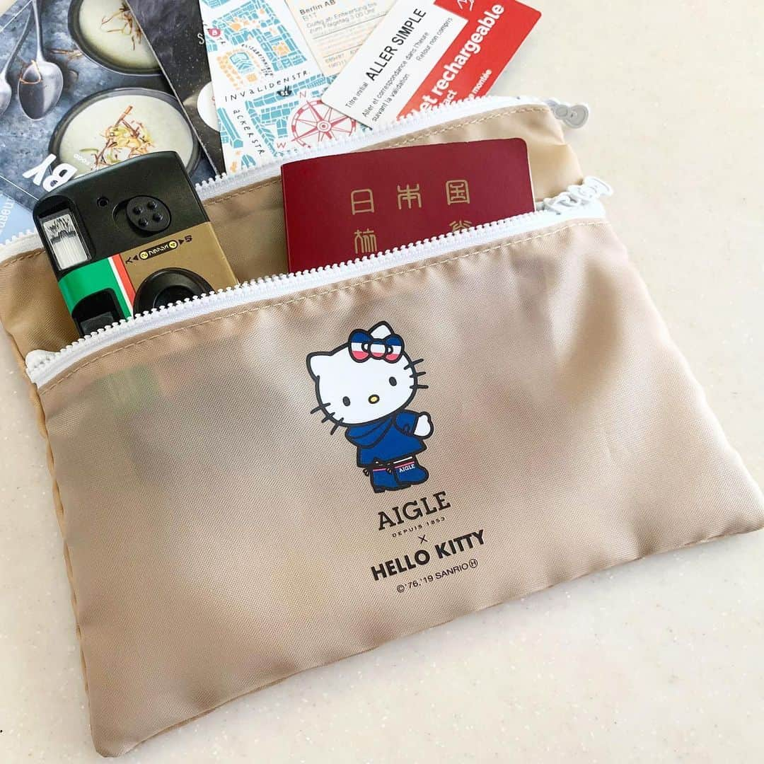 LEEさんのインスタグラム写真 - (LEEInstagram)「Hello Kitty×LEE×AIGLEのダブルジップポーチで旅を快適に🏖  旅先で無料の紙類（電車のチケットやら博物館のガイドブックやら...)を収集するのが好きなのですが、  おおざっぱな性格ゆえに、 バックパックのポケットに適当に放り込み、 結果、帰る頃には折れたり破けたりしていることも多々… . でもこのポーチさえあればこまごました紙も美しくまとめて保管できそう！ もちろんパスポートやカメラもすっきり収納。 . 軽いので機内持ち込みの重量オーバーにひやひやしないですむのも嬉しいです☺︎ . この夏もキティちゃんと一緒に旅に出たいと思います✈️（編集カー子）  #lee9月号  #8月7日発売 #ただいま予約受付中  #引き手はかわいいリボン型 #hellokitty #ハローキティ45周年  #aigle #エーグルブーツ  #付録ポーチ  #magazinelee #leeweb」7月31日 16時51分 - magazinelee