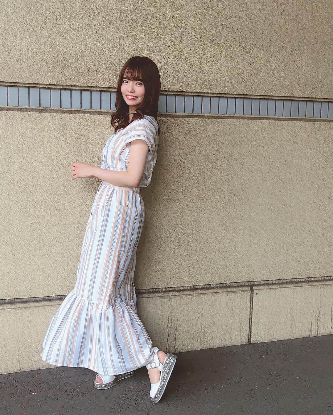 渕上舞さんのインスタグラム写真 - (渕上舞Instagram)「7月が終わっちゃう🥺🌼 今日も良い日になりますように。 . . 遅くなったけど、先日の握手会の時の私服です☺︎ . #ワンピースに見えるけど #セットアップ #mystic #スカートの感じが一枚じゃ上手く伝わらず #何枚か載せておきますね #ootd #握手会 #私服 #私服コーデ #ストライプ」7月31日 16時58分 - mai_fuchigami_48