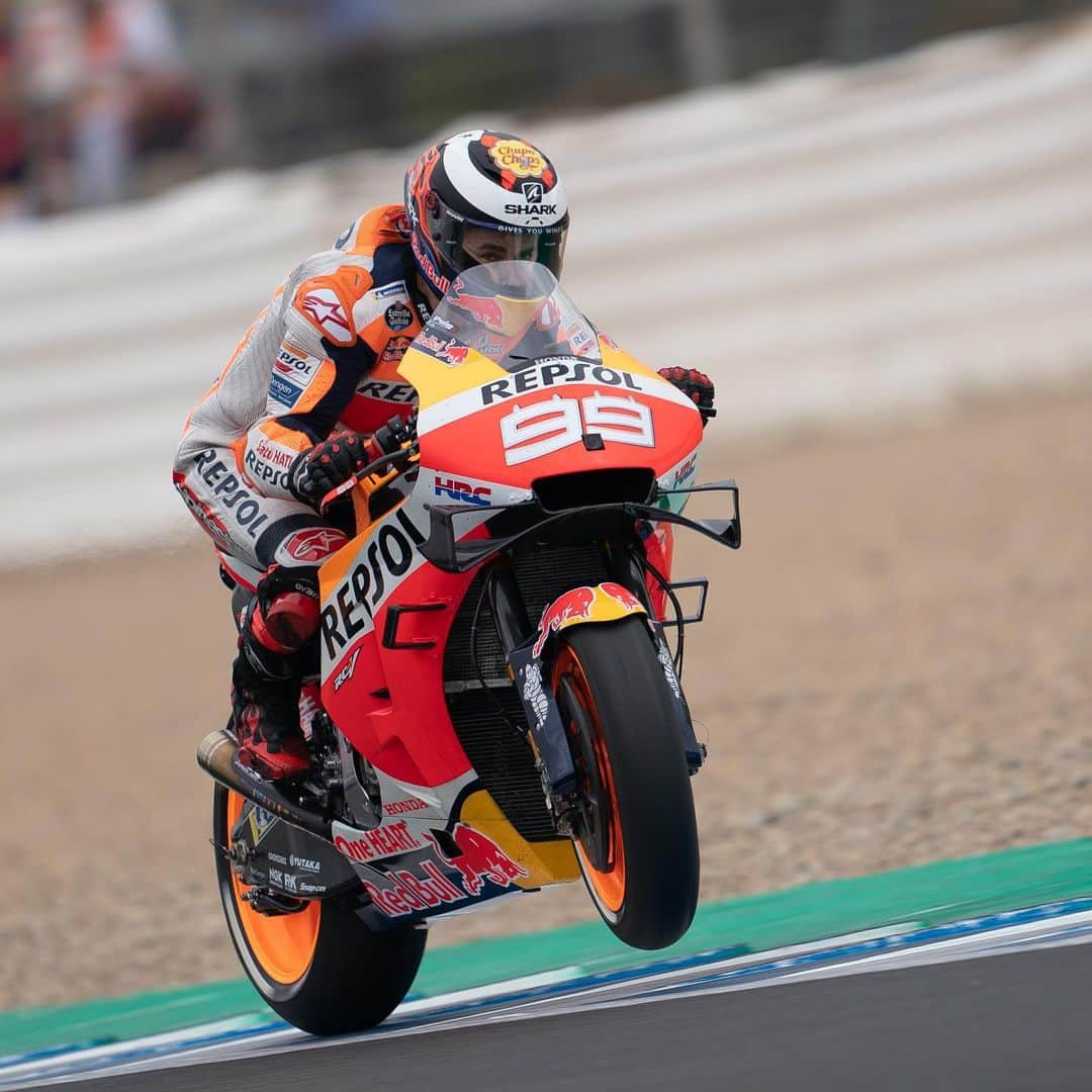 レプソル・ホンダさんのインスタグラム写真 - (レプソル・ホンダInstagram)「#WheelieWednesday from @jorgelorenzo99. Keep pushing Jorge, we’ll see you in Silverstone 💪 ⠀⠀⠀⠀⠀⠀⠀⠀⠀ #MotoGP #25RepsolHonda #Repsol #MotoGP #Honda #Racing #RepsolHonda #HRC #RC213V #JL99 #JorgeLorenzo #JL99😈 #ThePowerOfDreams #Motorcycle #InstaMoto #Wheelie #1000cc #motolife #racebike #throttlezone」7月31日 16時58分 - hrc_motogp