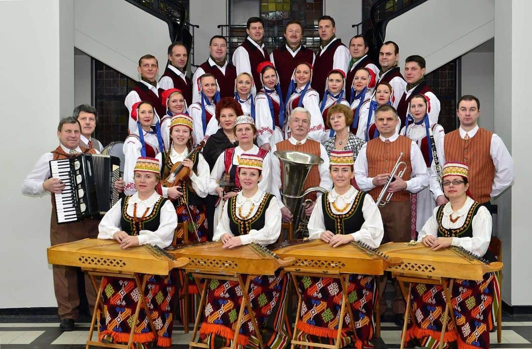 平塚市さんのインスタグラム写真 - (平塚市Instagram)「* リトアニアで最も歴史ある フォークダンスグループ 「Suktinis（スクティニス）」が 市役所でミニコンサートを開催します。 この機会にリトアニアの音楽に 触れてみませんか。 * 日時：8月1日(木) 12：15～12：45 場所：平塚市役所本館１階多目的スペース ***************** #手をつなぎたくなる街 #hiratsukagood #hiratsuka#平塚 #shonan#湘南 #kanagawaphotoclub #リトアニア #Lithuania #lietuvos#lietuva #フォークダンス #スクティニス #Suktinis #ミニコンサート #ホストタウン #平塚市役所 #週末の過ごし方 #日々#暮らし #instagramjapan#igersjp」7月31日 17時00分 - hiratsukagood