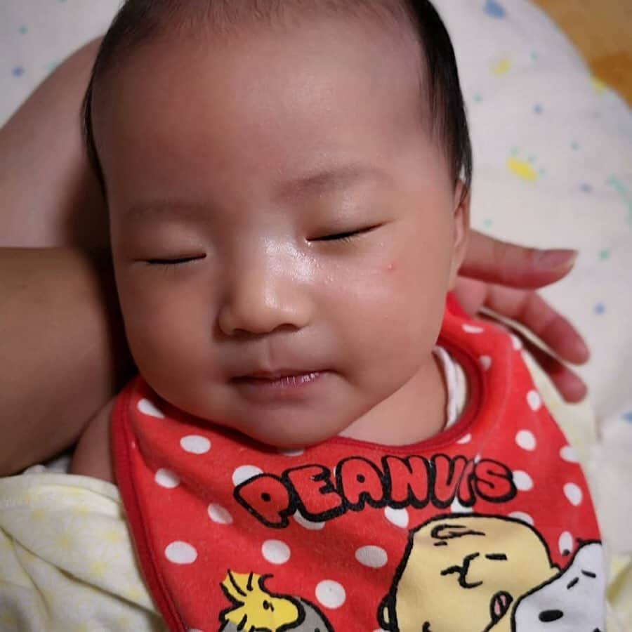 イチジク製薬株式会社さんのインスタグラム動画 イチジク製薬株式会社instagram 便秘解消ヨガ 家庭でも簡単にできる 便秘解消ヨガ 第2回目は アパナーサナ ガス抜きのポーズ です 仰向けになり 両脚を引き寄せるポーズで ヨガを始める前の