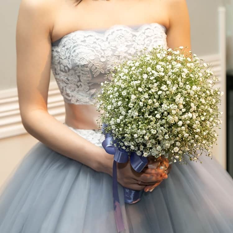 のインスタグラム：「♥ ￣￣￣￣￣￣￣￣￣￣ @montereyweddingをフォローして 『 #モントレ花嫁 』『 #ホテルモントレ』の タグをつけて投稿してくださいね＊*. . チュール素材の軽やかなドレスに かすみ草のブーケを合わせ 柔らかく可愛らしいスタイスに✧* . ◆ホテルモントレ公式HPはこちら* https://www.monterey-wedding.jp . #モントレ #モントレ花婿  #プレ花嫁 #卒花 #weddingdress #プラコレ #ウエディングニュース #marryxoxo #wedding #dress #結婚式場 #日本中のプレ花嫁さんと繋がりたい #ブライダルフェア #結婚式 #パーティ #披露宴 #2019年春婚 #2019年夏婚 #2019年秋婚 #2019年冬婚 #ホテルウェディング #dressy花嫁 #marry花嫁  #weddingparty #flower #かすみ草  #ウェディングドレス」