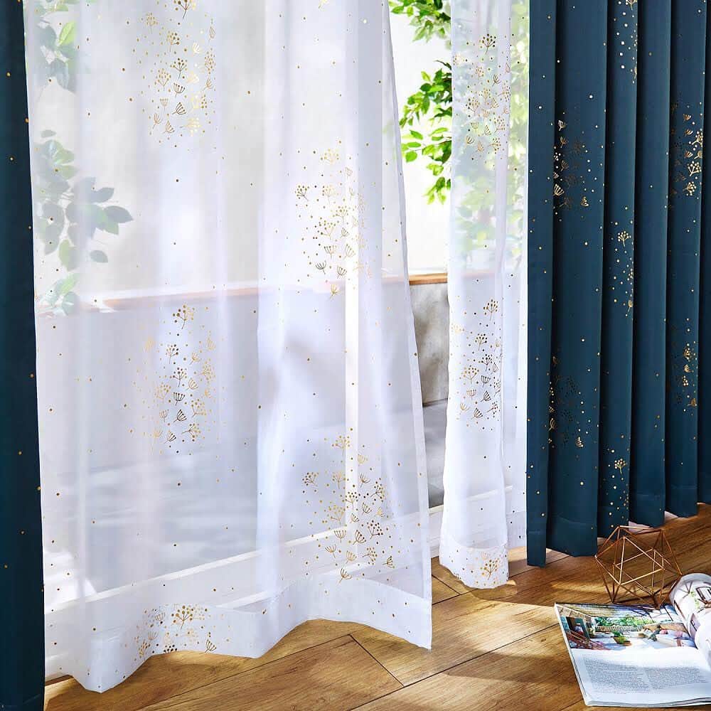 mini_labo_jp(ミニラボ) さんのインスタグラム写真 - (mini_labo_jp(ミニラボ) Instagram)「窓辺の光にきらめくカーテン . 上品にきらめくゴールドの箔プリントで 繊細な花柄を表現したボイルカーテンです。 . 箔プリントのボイルカーテン ￥５０００～７７００（税込） . #ベルメゾン #BELLEMAISON #minilabo #ミニラボ #paris #パリ . #クリエイター#イラスト#デザイン#かわいい#大人かわいい#グラフィック#カーテン#箔プリント」7月31日 17時21分 - mini_labo_jp
