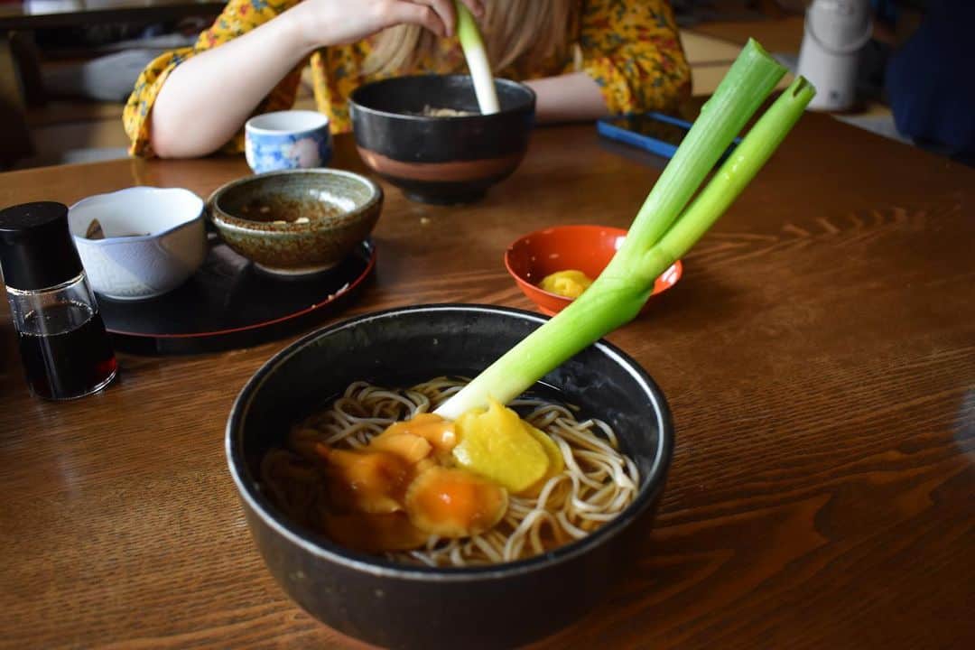 Rediscover Fukushimaさんのインスタグラム写真 - (Rediscover FukushimaInstagram)「Negi soba noodles at Ishiharaya, Ouchi-juku! 🍜 it makes me sad that there is no green onion emoji」7月31日 17時26分 - rediscoverfukushima