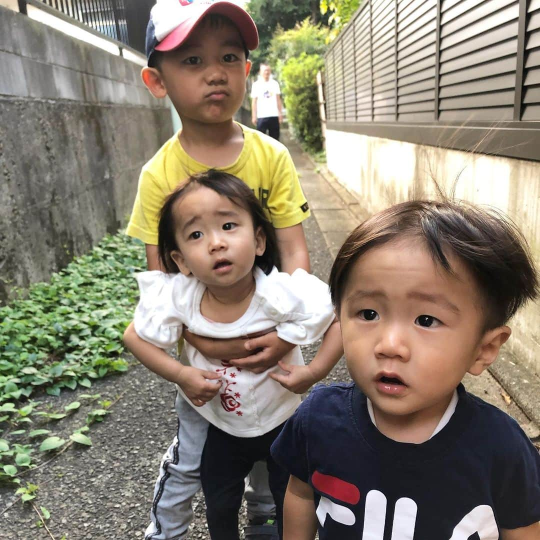 佐藤飛鳥さんのインスタグラム写真 - (佐藤飛鳥Instagram)「この双子似てる😍❤️ #双子は父似な気がする#似てない双子#似てきた#1歳#1歳双子#双子#双子育児#双子育児記録#ツインズ#ツインズママ#双子ママ#兄と双子#二卵性#二卵性双子#二卵性双生児#男女双子#ミックスツインズ」7月31日 17時35分 - s_asuka1278