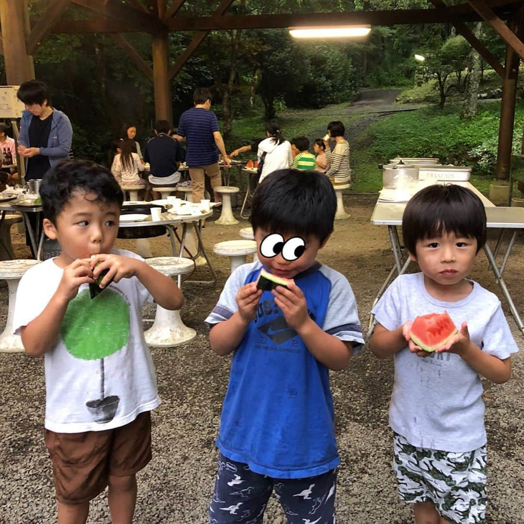 小林真樹子さんのインスタグラム写真 - (小林真樹子Instagram)「夏休み最初の週末は 幼稚園のお友達と親子キャンプ🏕 . 今年は夫と長男二人で参加。 YMCAの職員の方のアテンドで 寒沢源流ツアー&富士山散歩ツアー。 大好きなお友達も一緒に 年少の時よりも楽しめたみたいで何より☺️✨ . 家族規模ではできない夏の体験をさせて貰えて 有難い限りです。 . #夏休みの思い出 #お父さん主催のイベント」7月31日 17時45分 - makikokobayashi.n