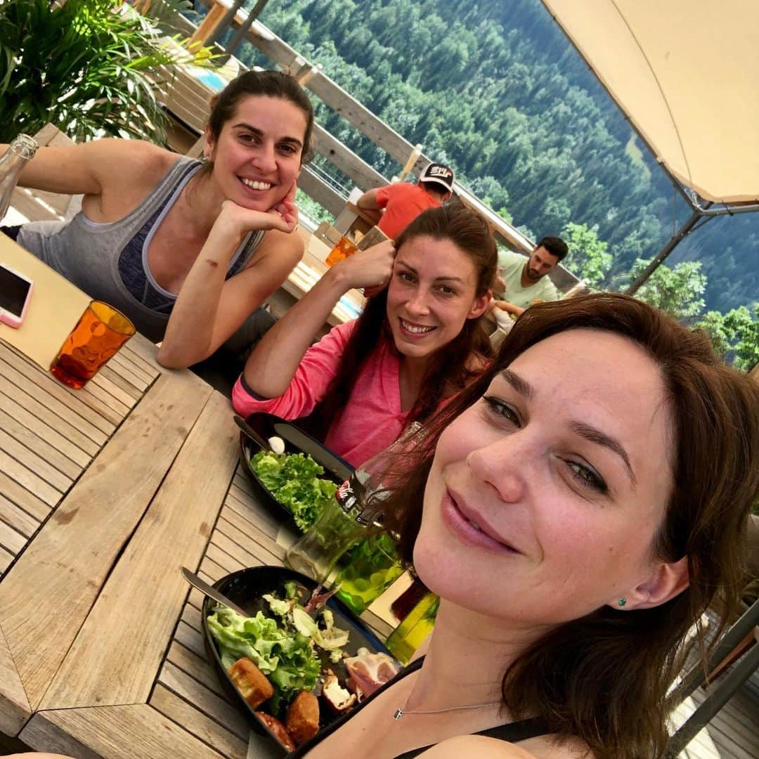 ナタリー・ペシャラさんのインスタグラム写真 - (ナタリー・ペシャラInstagram)「On est bien à Vaujany😊 Avec les copines pour travailler et profiter, un chef en cuisine et des paysages à couper le souffle ⛰ #plaisir #performance #summercamp #stagenathaliepechalat」7月31日 17時42分 - nathaliepechalat