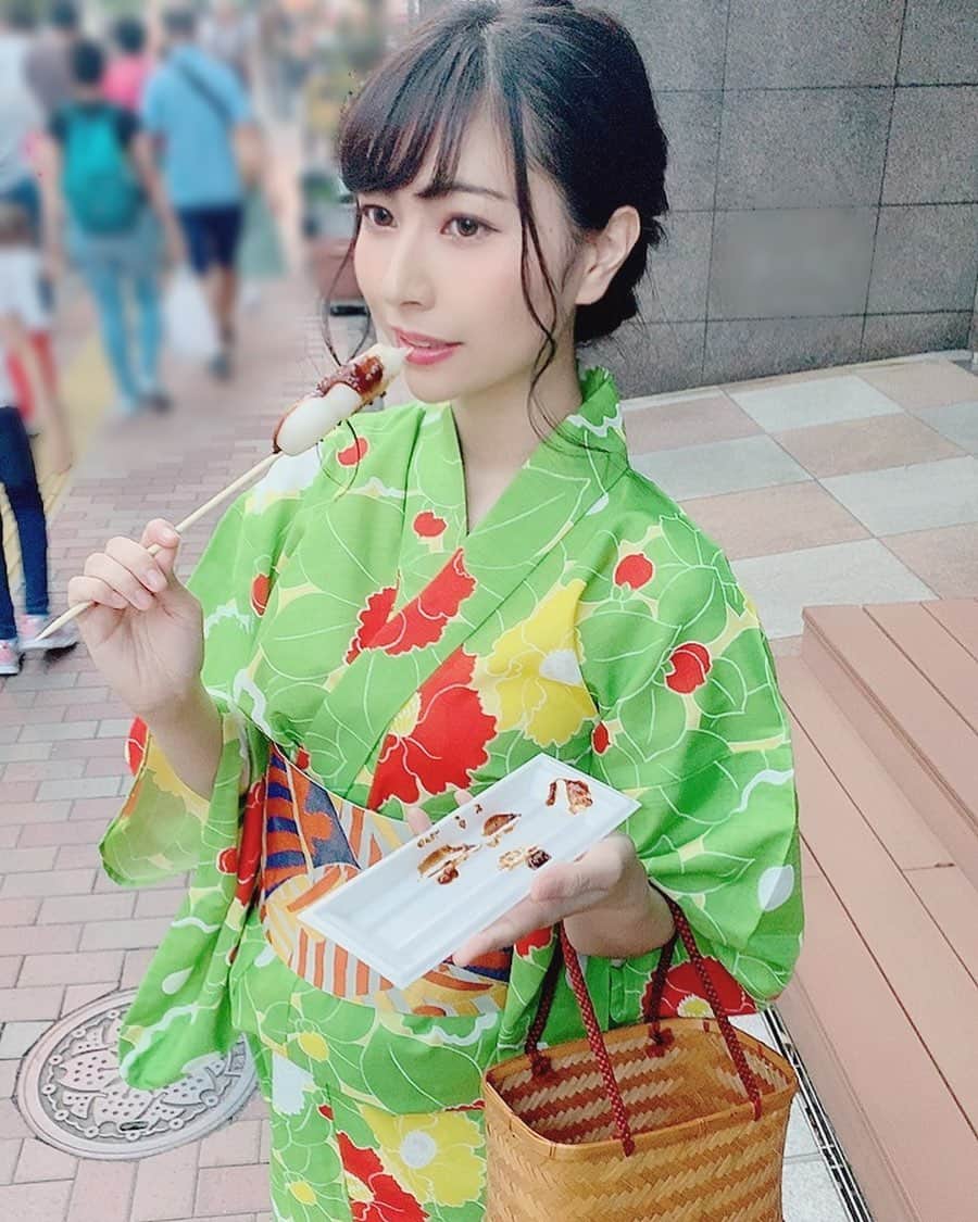 緑川ちひろさんのインスタグラム写真 - (緑川ちひろInstagram)「先日少しだけ浴衣着てお出かけしました！暑いから1時間くらいで断念した👘  #グラビア #グラビアアイドル #レースクイーン #キャンギャル #イベントコンパニオン #モデル #撮影会モデル #タレント #ハーフ顔 #黒髪ロング #写真好きな人と繋がりたい #お酒好きな人と繋がりたい #浴衣 #和服 #夏祭り #食べかけ」7月31日 17時42分 - chihiro_midorikawa