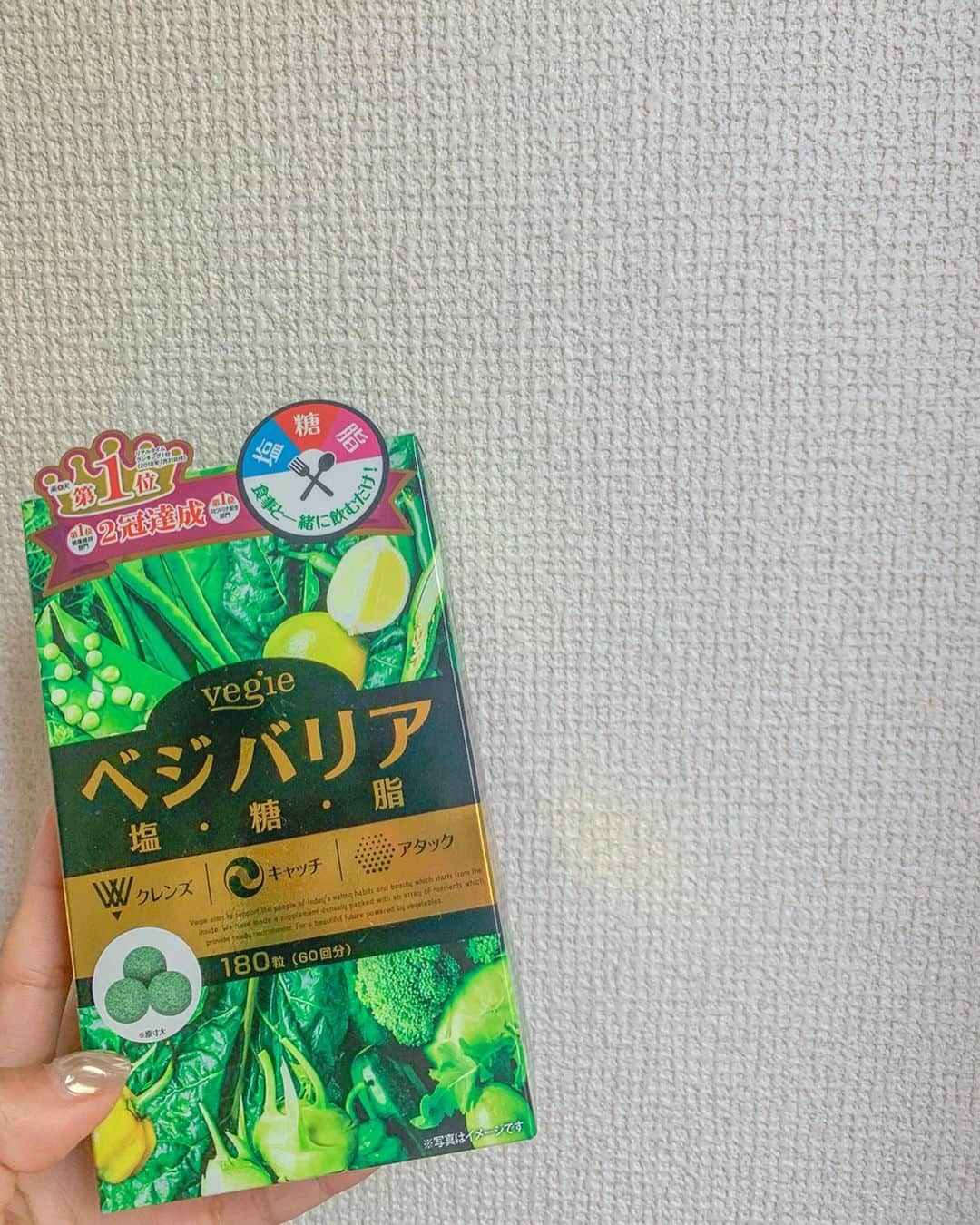 和希詩織さんのインスタグラム写真 - (和希詩織Instagram)「🧘‍♀️💕マッサージ😋 . 泡パックの泡の出来方すごいから みてみて👉👉👉📽 . . この前のヨガジャーナルのヨガイベント🧘‍♀️教えてもらったオイルマッサージでほっそり計画😋 . . フレイオイルの黄色のオイルは脂肪に良いからこれでしっかりケア柑橘の香りが癒し🍊 . . で泡パックで毛穴洗浄🙆‍♀️ . . 体の中から塩糖脂の吸収を抑えるベジバリアでケアして ほんとビューティーツアー😋❤️ . . 水着綺麗に着れる体型めざす🙆‍♀️ . . . . . . . #フレイオイル#freioil#ヨガジャーナル#リッツモイストパーフェクトリッチマとスク　#リッツ #lits#vegie #ベジエ #ベジバリア#マッサージ#リッツ#lits#もこもこ白泡マスク#白泡マスク#ベジバリア  #美白#糖質制限」7月31日 17時43分 - kazukishiori