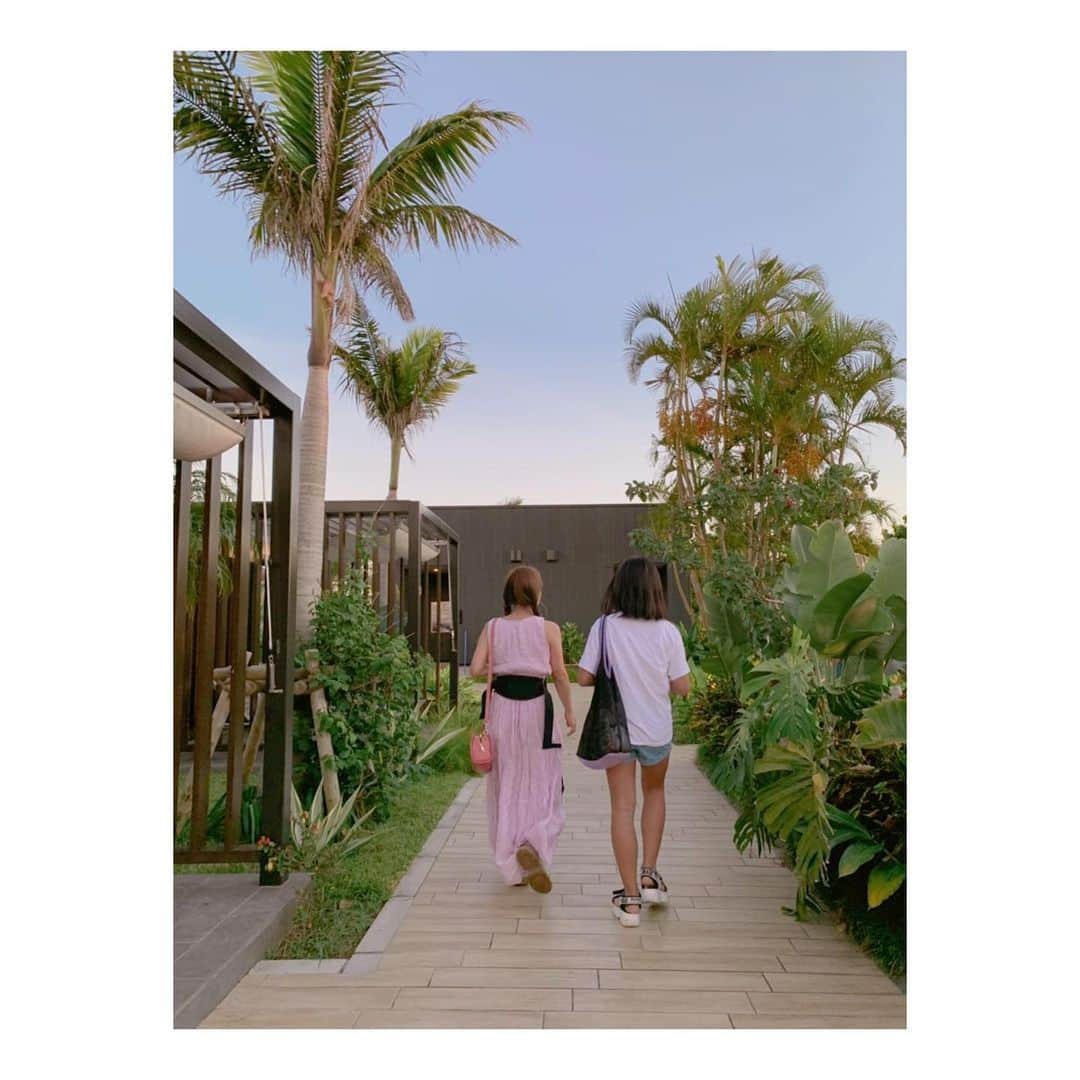 辻希美さんのインスタグラム写真 - (辻希美Instagram)「ぁ〜帰らねば…🏝💦涙。  #沖縄 #家族旅行 #夏休み #終わっちゃう #最終日 #帰りたくない #住みたい #沖縄に住みたい #またすぐ来たい #ありがとう #沖縄 #また来させて頂きます #🏝💕」7月31日 17時55分 - tsujinozomi_official