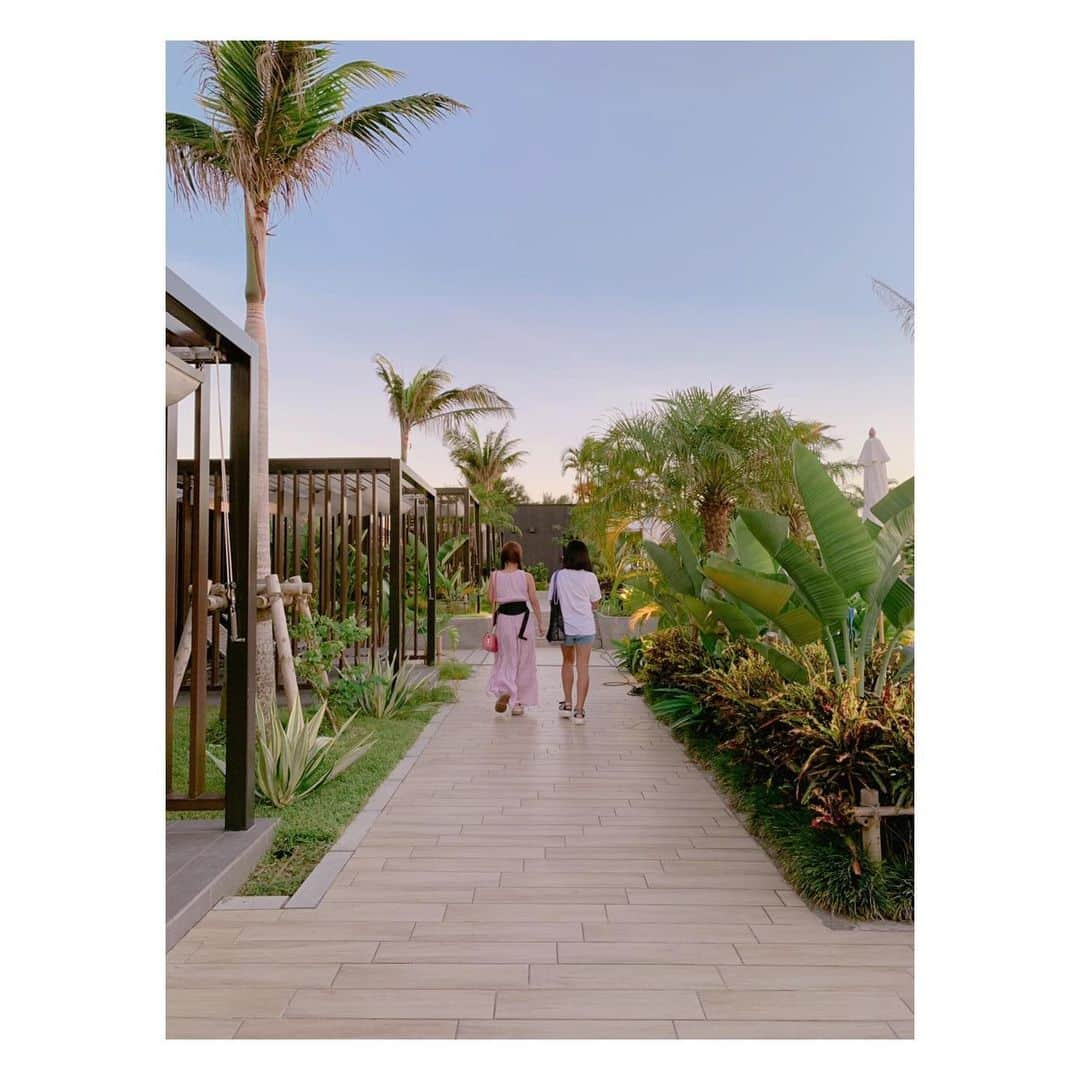 辻希美さんのインスタグラム写真 - (辻希美Instagram)「ぁ〜帰らねば…🏝💦涙。  #沖縄 #家族旅行 #夏休み #終わっちゃう #最終日 #帰りたくない #住みたい #沖縄に住みたい #またすぐ来たい #ありがとう #沖縄 #また来させて頂きます #🏝💕」7月31日 17時55分 - tsujinozomi_official