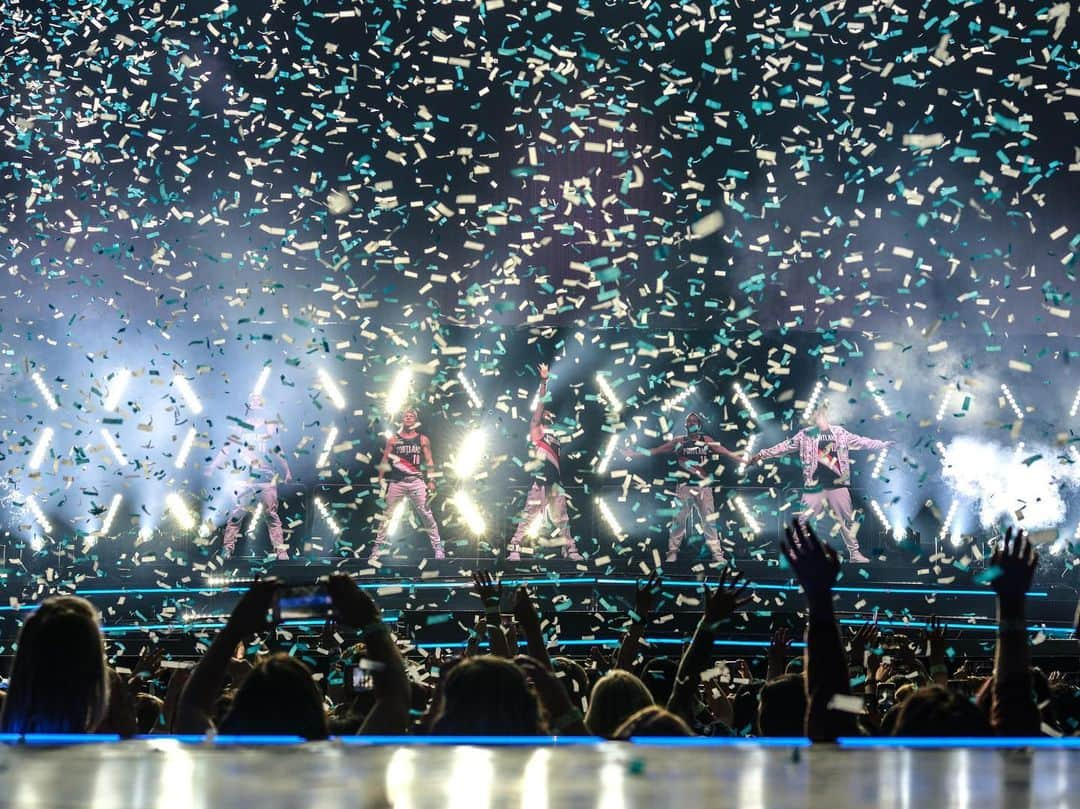 backstreetboysさんのインスタグラム写真 - (backstreetboysInstagram)「Portland, that was insane. Thanks for sharing your night with us! #BSBPDX #DNAWorldTour」8月1日 3時26分 - backstreetboys