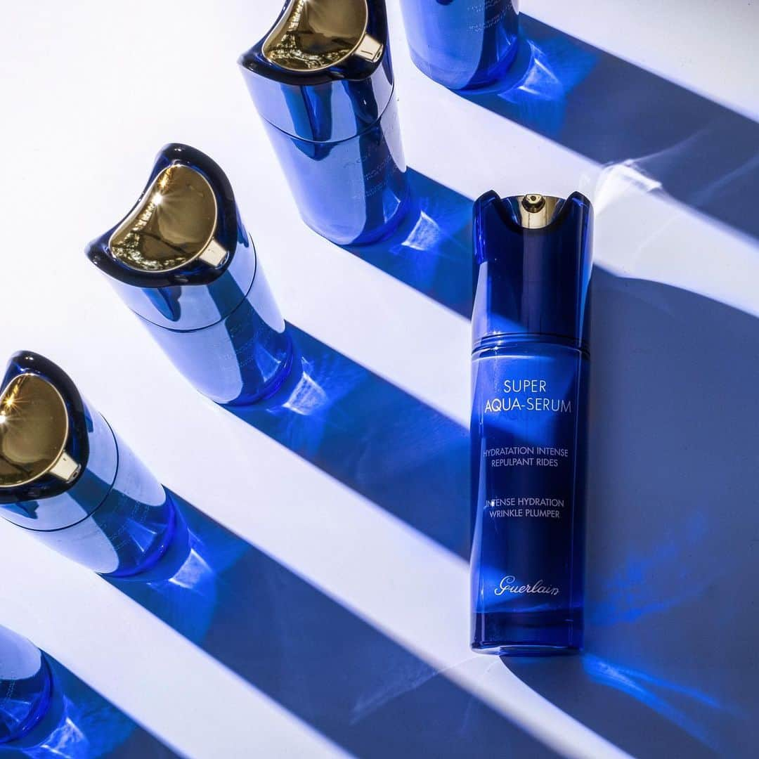 ゲランさんのインスタグラム写真 - (ゲランInstagram)「The key to beautiful #Summer skin? Hydration, hydration, hydration. 💧 ⠀⠀⠀⠀⠀⠀⠀⠀ Let your skin soak up the iconic wonder that is our Super Aqua-Serum to plump your wrinkles into nothing & give you a glowing complexion perfect for your #nomakeup vacation routine ⠀⠀⠀⠀⠀⠀⠀⠀ #guerlain #guerlainskincare #skincareroutine #hydration #skincare」8月1日 3時44分 - guerlain