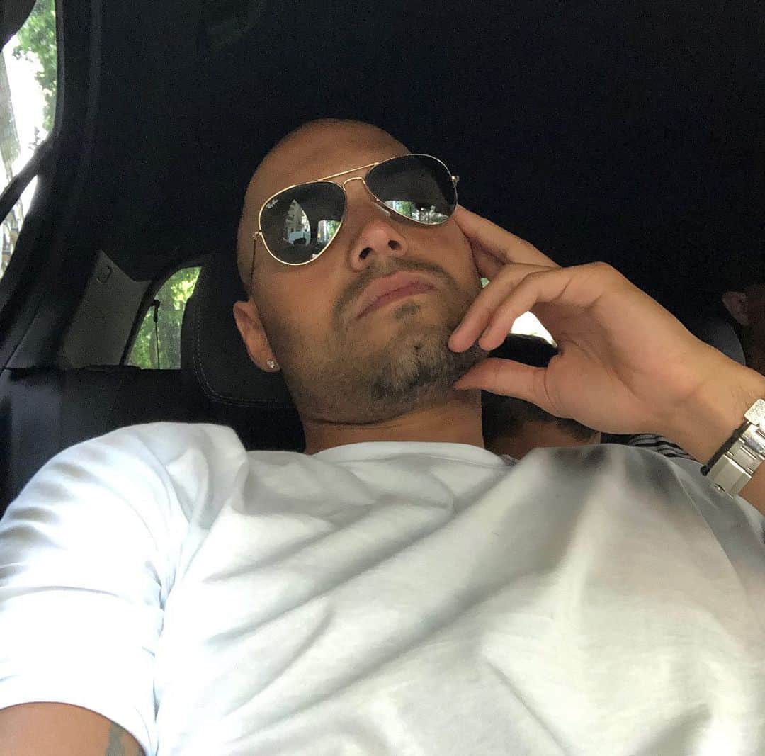 ヨアン・ベナルアンのインスタグラム：「Tomorrow an other video will come be ready in the morning sensible soul to withhold, but tomorrow it will be more romantic....stay tuned 😉#yb29pablopicasso #nottingham #nottinghamforest #leicester #england #birmingham #london #tunisie #france #italie #sunshine #sunnyday #hitmanbenalouane #dance #talent #dontbejalous #twerk #show #music #algerie #bergamo #verona #quality 🦅」