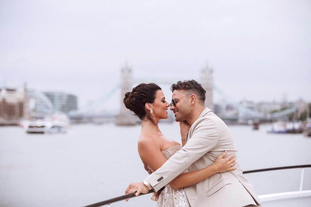 ルーシー・メックレンバーグさんのインスタグラム写真 - (ルーシー・メックレンバーグInstagram)「Can we do it all again please @ryanthomas84 😭💍❤️🥰」8月1日 3時55分 - lucymeck1