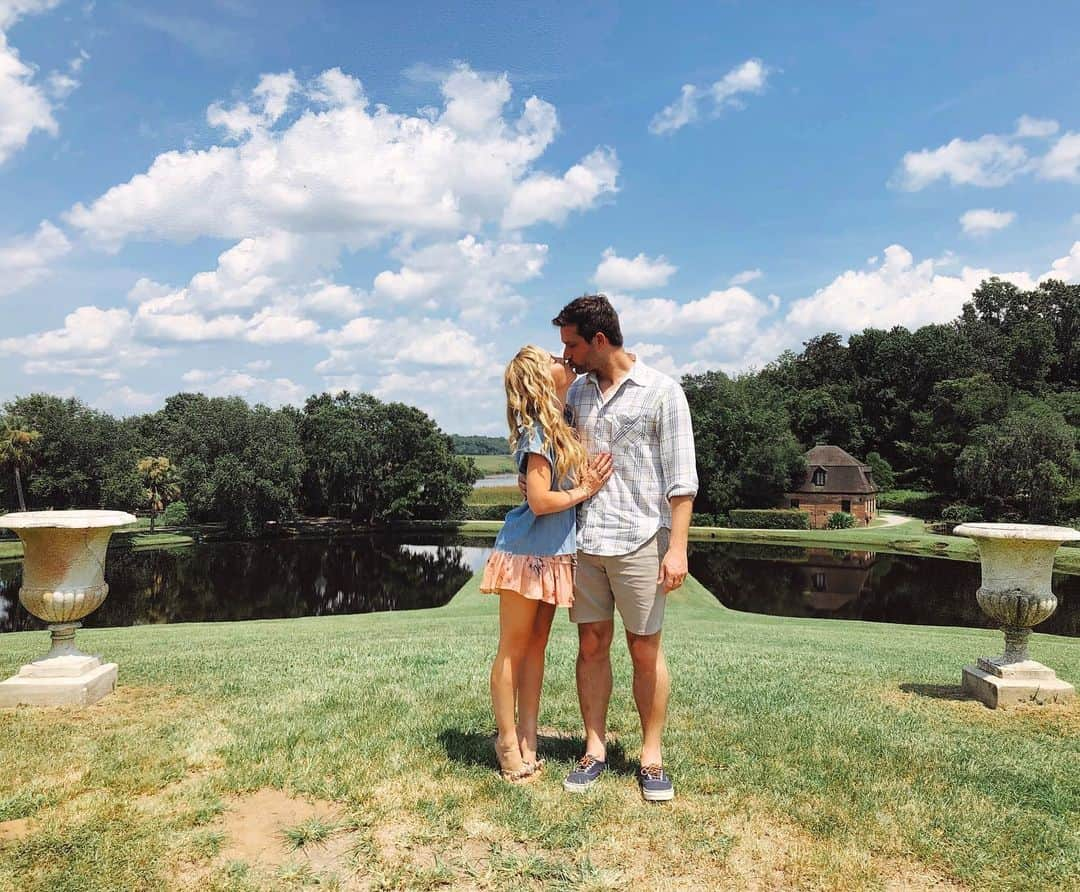 タラ・リピンスキーさんのインスタグラム写真 - (タラ・リピンスキーInstagram)「768 days later. 👰🏼🤵Same spot, same kiss, same love well, a stronger love made through life’s ups and downs. @toddkap」8月1日 3時59分 - taralipinski