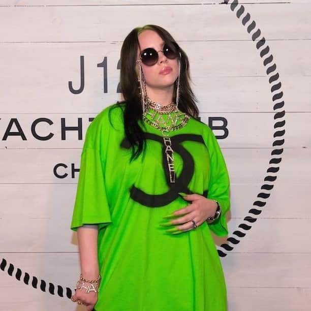 Nylon Magazineさんのインスタグラム写真 - (Nylon MagazineInstagram)「In an interview with Rolling Stone, Billie Eilish opened up about her experience with body dysmorphia as a child. "At dance, you wear really tiny clothes," she said. "And I've never felt comfortable in really tiny clothes. I was always worried about my appearance. That was the peak of my body dysmorphia. I couldn't look in the mirror at all." Head to the link in bio for more. We 🖤 you, Billie」8月1日 4時15分 - nylonmag