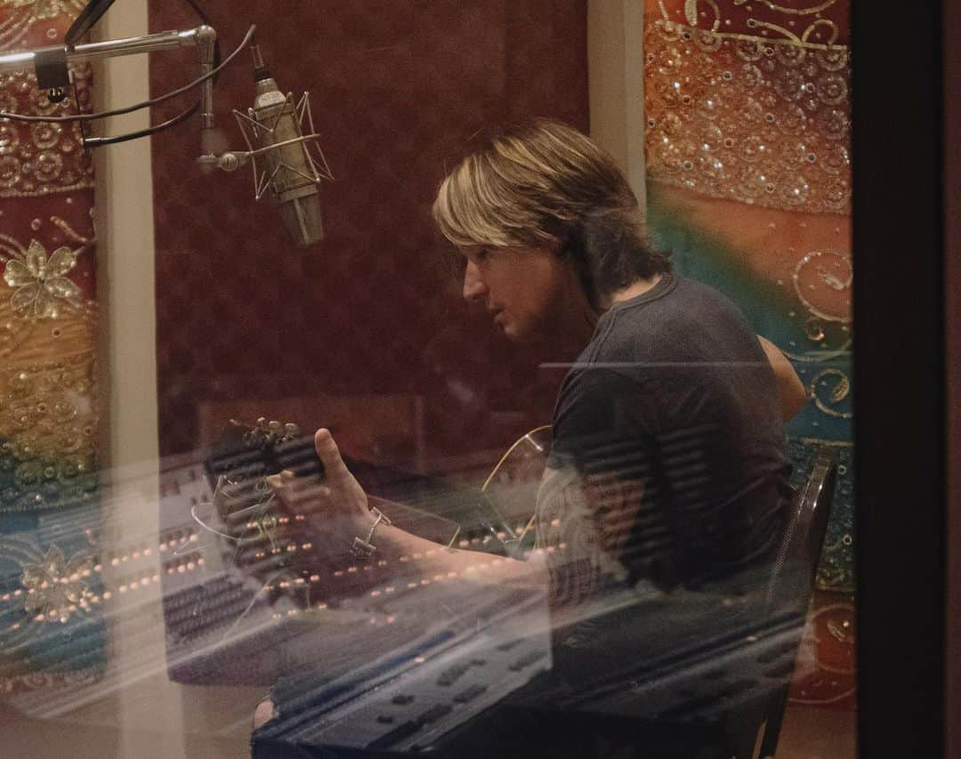 キース・アーバンさんのインスタグラム写真 - (キース・アーバンInstagram)「#WeWere Acoustic • 8.2.19」8月1日 4時10分 - keithurban