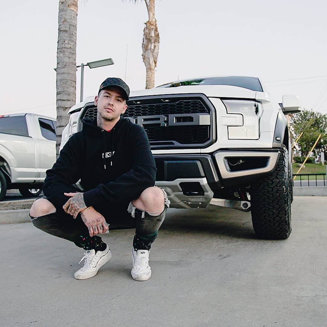 T・ミルズのインスタグラム：「can’t even think of a caption cuz I’m so in love with my new raptor....⁣ ⁣ What @zumiez should i drive to first for the @nc17 drop?」