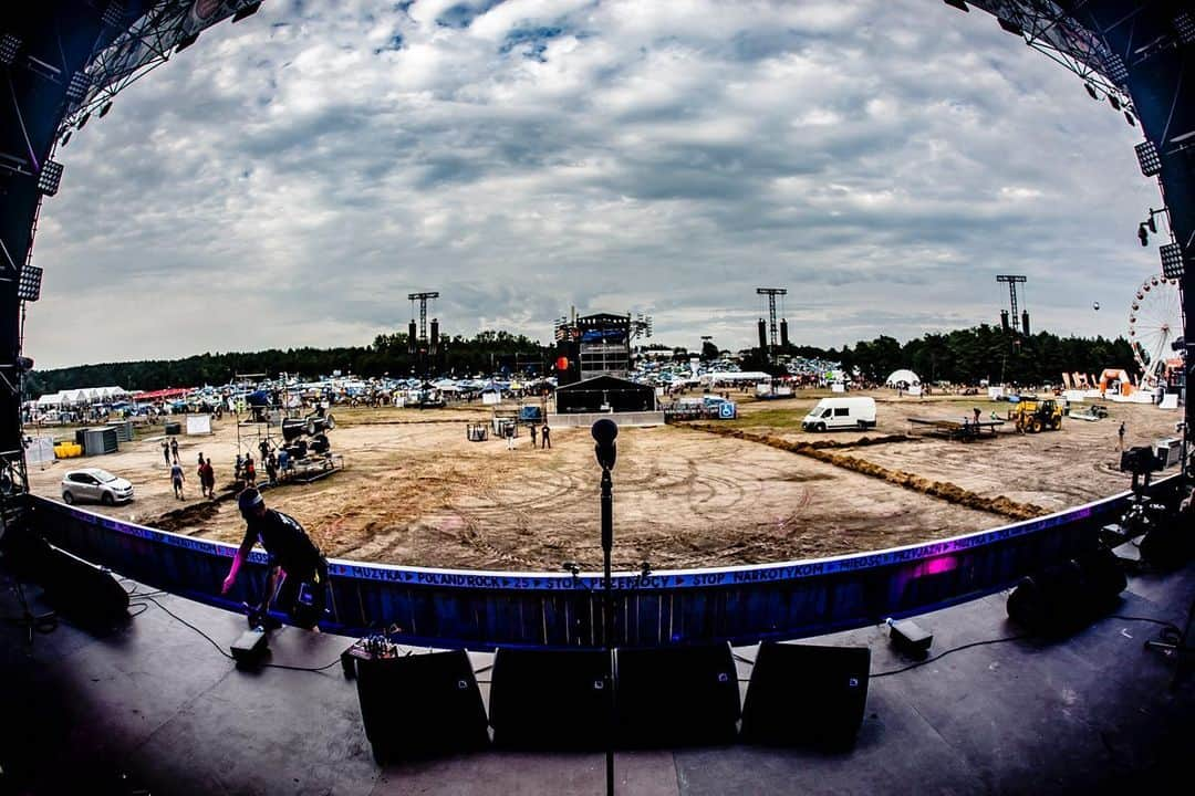 Kenta Koieさんのインスタグラム写真 - (Kenta KoieInstagram)「Sound check done. Ready for the Pol’and’Rock,  Photo by @cazrowaoki」8月1日 4時41分 - kencrossfaith