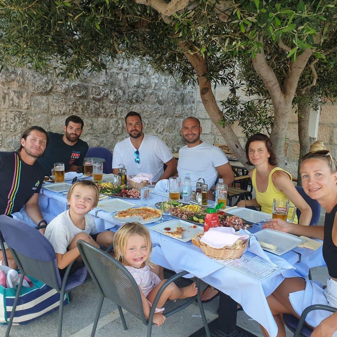 トニー・アゼベドのインスタグラム：「Pretty amazing when you finish a game and get to have dinner with some of the best players in the world! Only #waterpoloisland thanks @restorandoris and @kpk_korcula for the great meal and Felipe Perrone for making an appearance!」