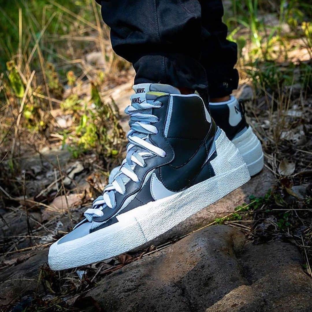 Sneaker Newsさんのインスタグラム写真 - (Sneaker NewsInstagram)「sacai's next set of releases relies more on greyscale hues opposed to the high-contrast colors from the first wave. Get a detailed look at this Nike Blazer now - hit the link in our bio.」8月1日 4時34分 - sneakernews