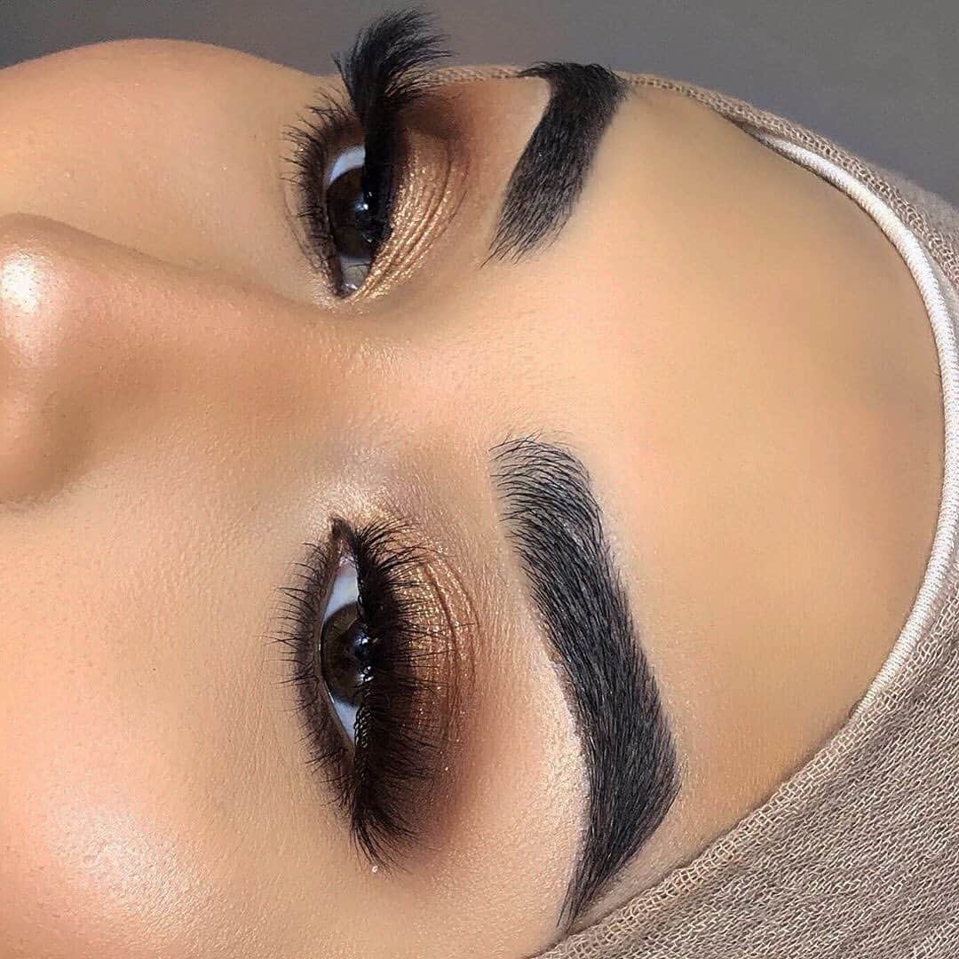 Benefit Cosmeticsさんのインスタグラム写真 - (Benefit CosmeticsInstagram)「@araalnaiem’s #benefitbrows are so major! 💯 She goes for #preciselymybrowpencil in shade 4.5 & #24hrbrowsetter for her naturally full & defined look! #regram #friendswithbenefit」8月1日 4時34分 - benefitcosmetics